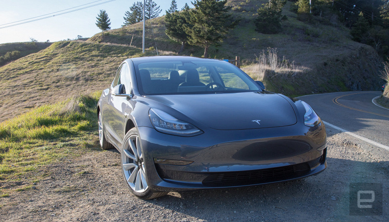 Обновление увеличит мощность электромобилей Tesla и автоматизирует навигацию
